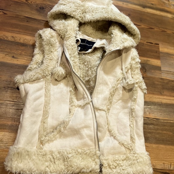 Moda International cozy hooded Vest! - Picture 3 of 3